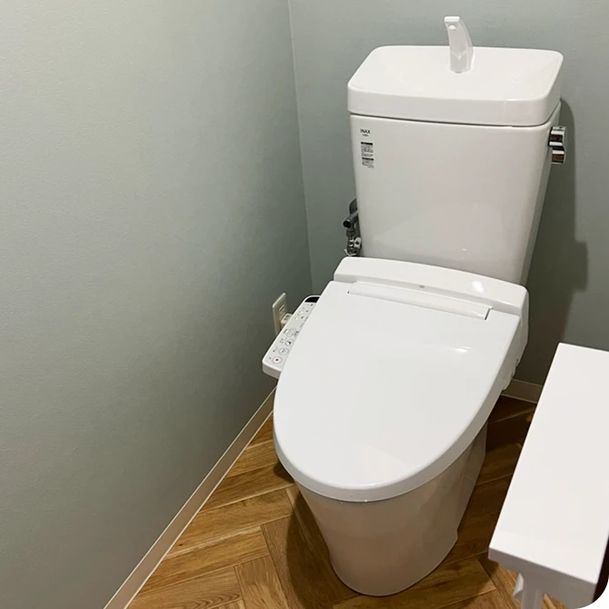 便座取り替え済みの洋式トイレの写真。