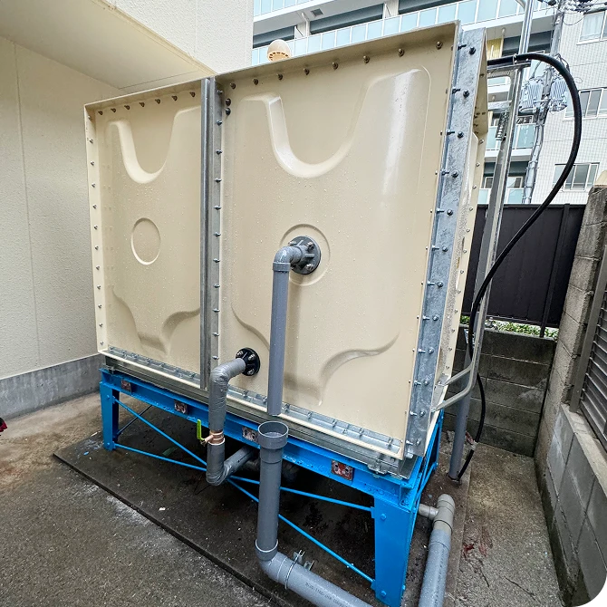 取り替えられた受水槽の写真。