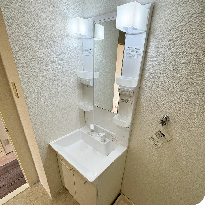 取り替えられたマンションの洗面台の写真。
