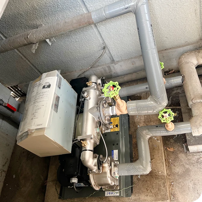 取り替えられた給水加圧ポンプの写真。